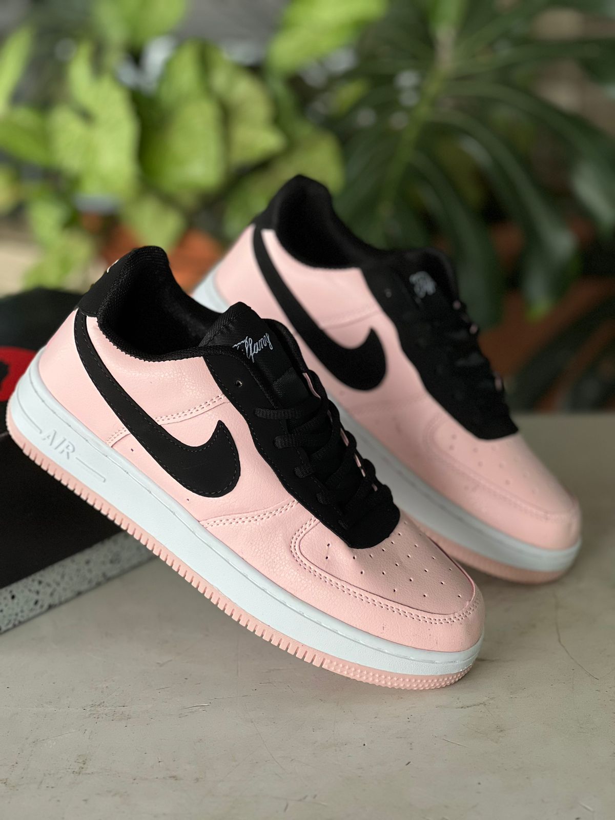 Nike x Tiffany Airforce Sneakers - Pink