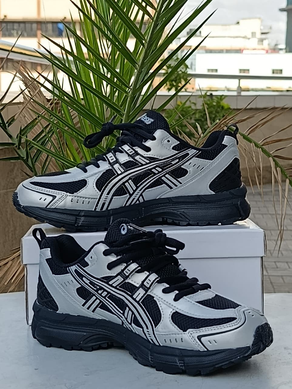 ASICS GEL Retro Runner-Silver Black Sneakers