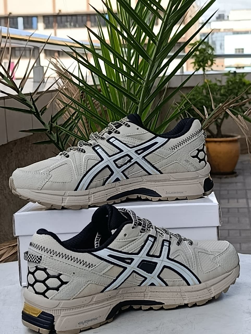 ASICS GEL-Venture Trail Runner - Desert Tan/Black sneakers