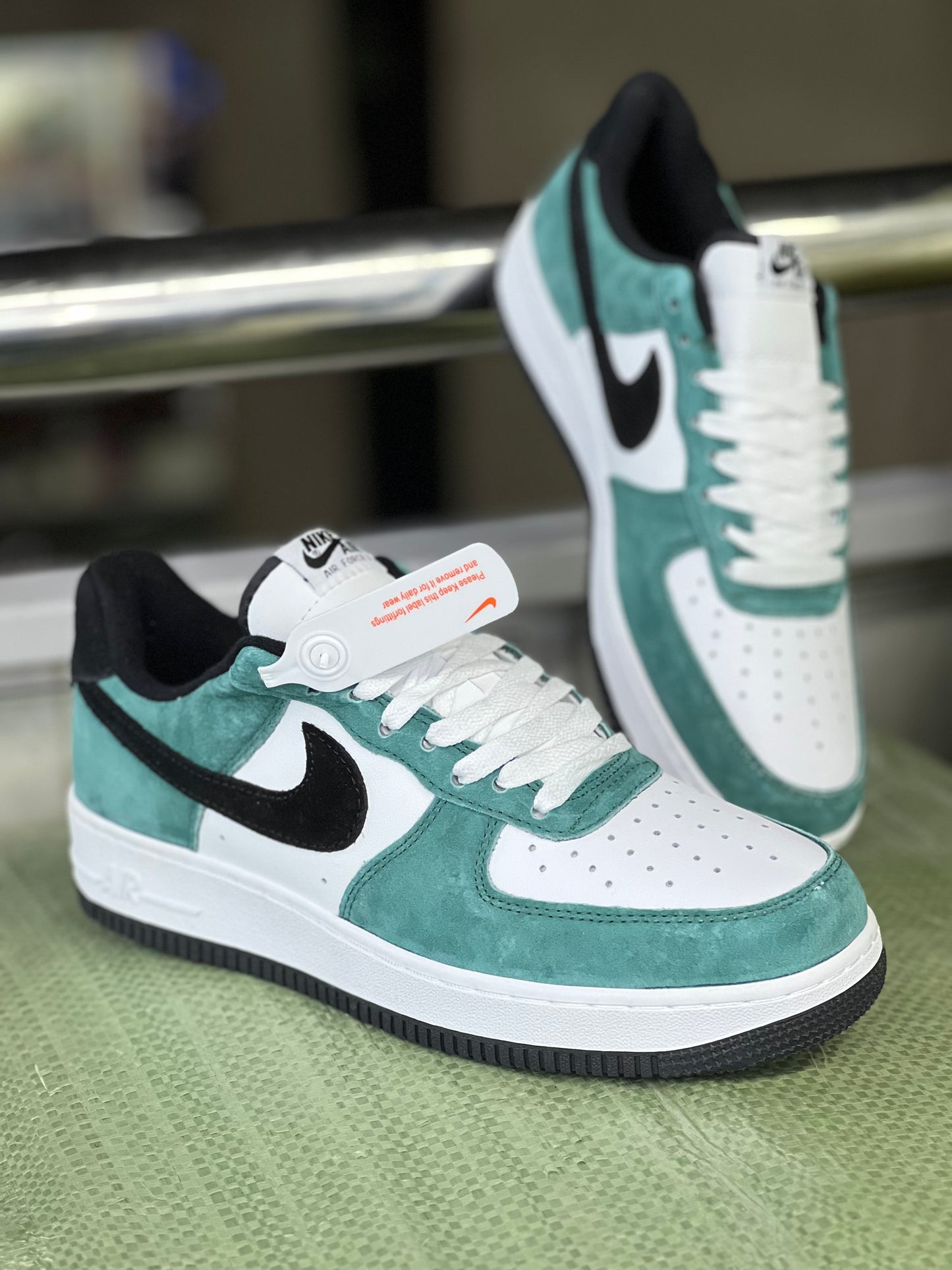 Nike Air Force 1 Low Sneaker - Court Green