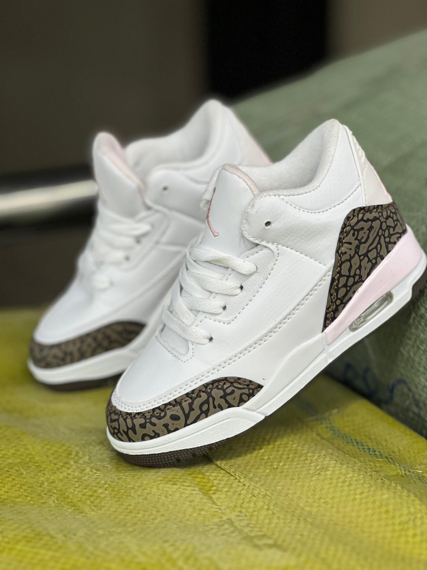 Kids Air Jordan 3 - White/Brown