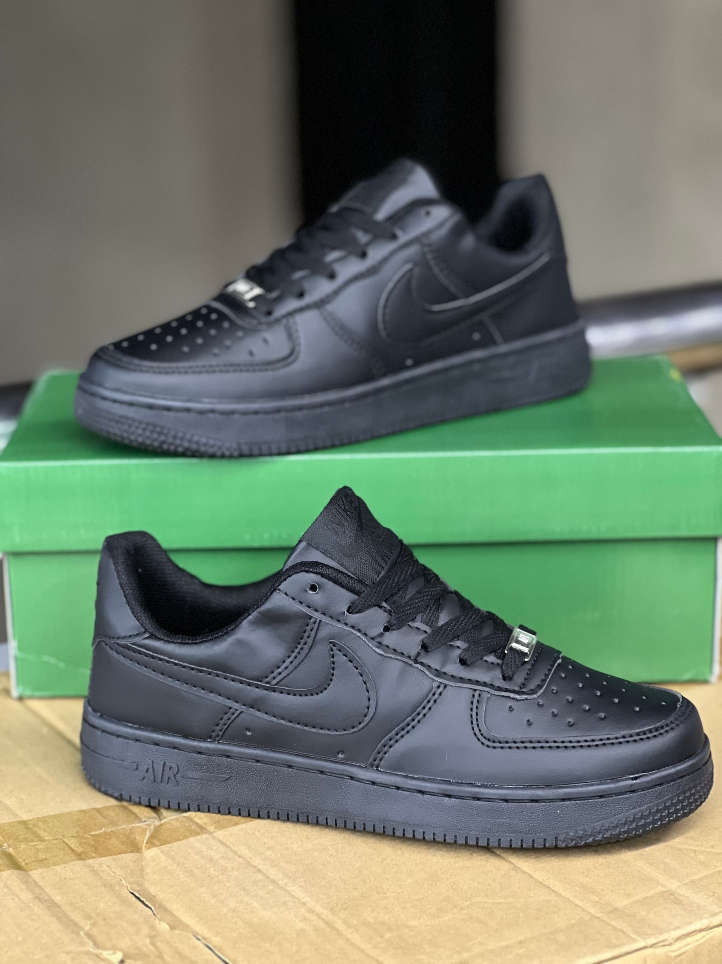 Nike Airforce 1 lSneakers - Black Single Sole