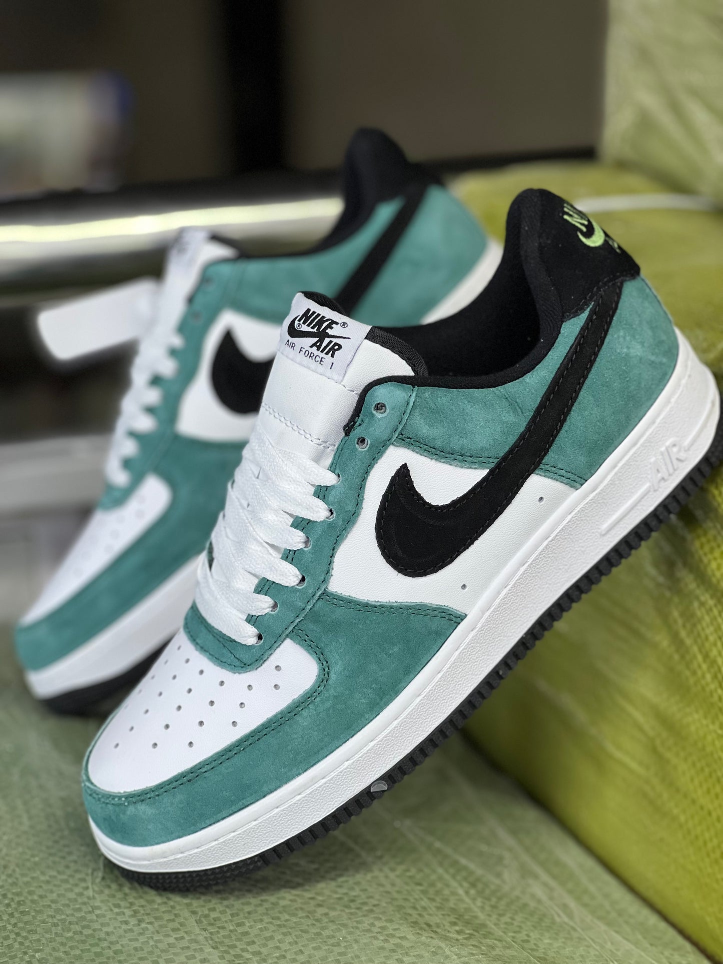 Nike Air Force 1 Low Sneaker - Court Green