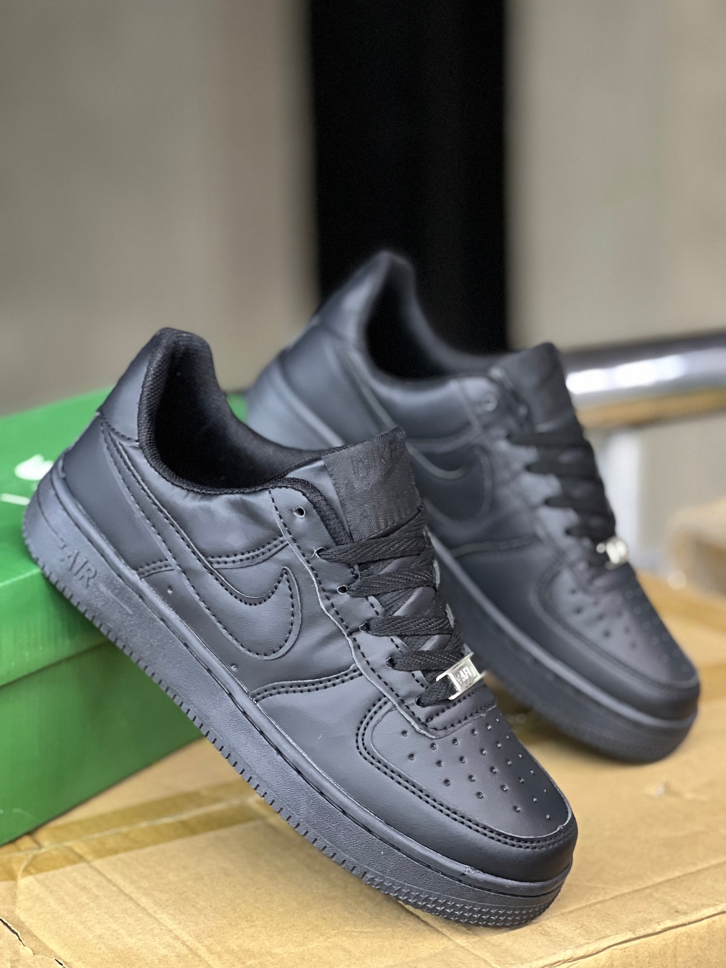 Nike Airforce 1 lSneakers - Black Single Sole