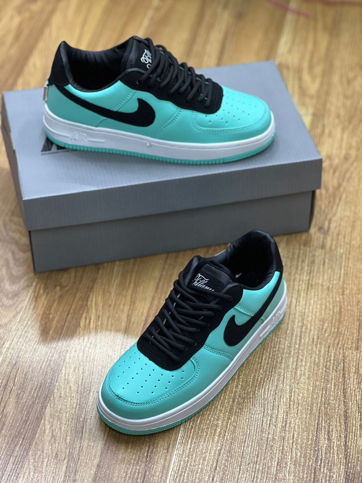 Nike x Tiffany Airforce Sneakers -  Blue