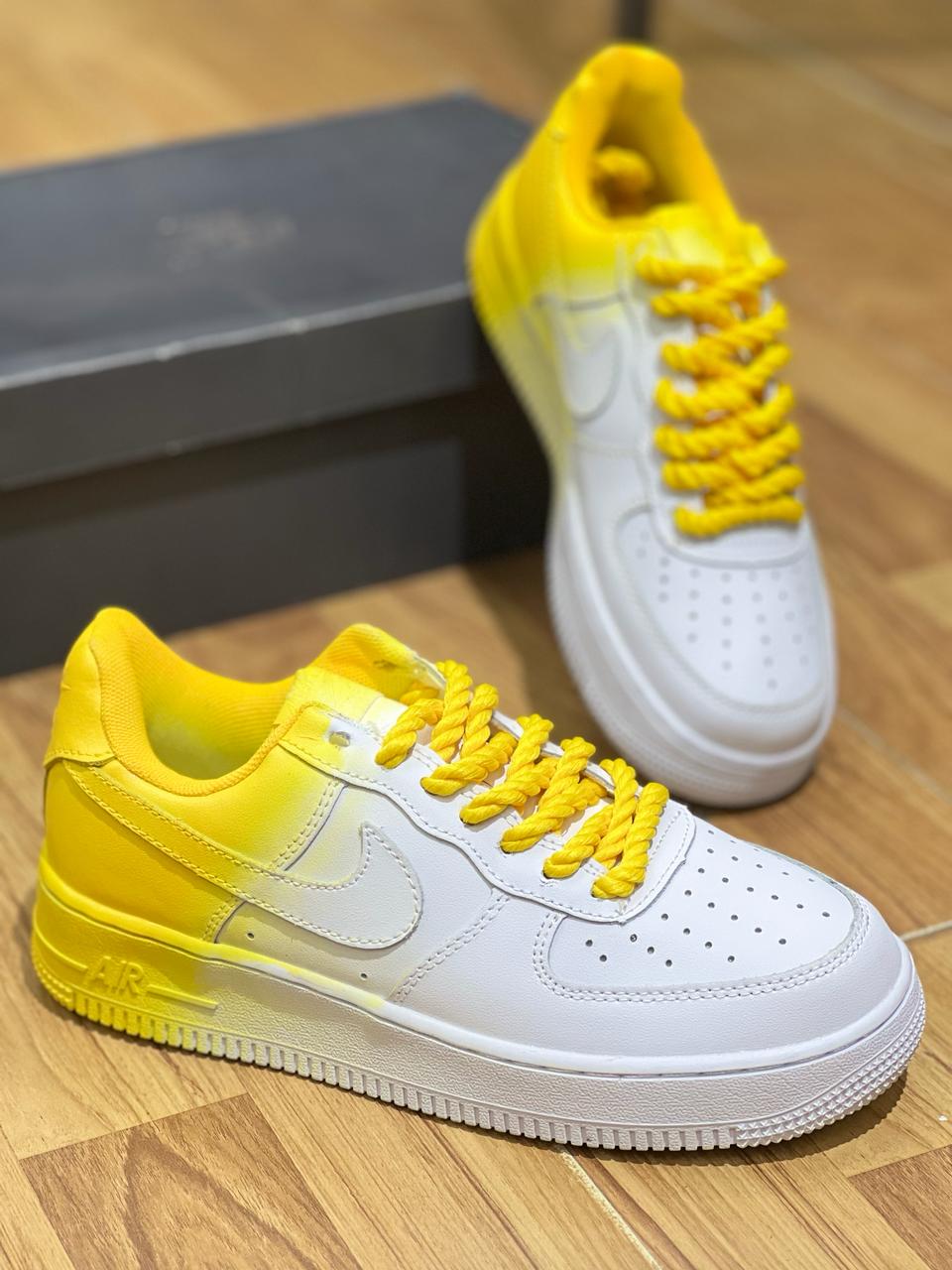 Yellow and sales white nike sneakers