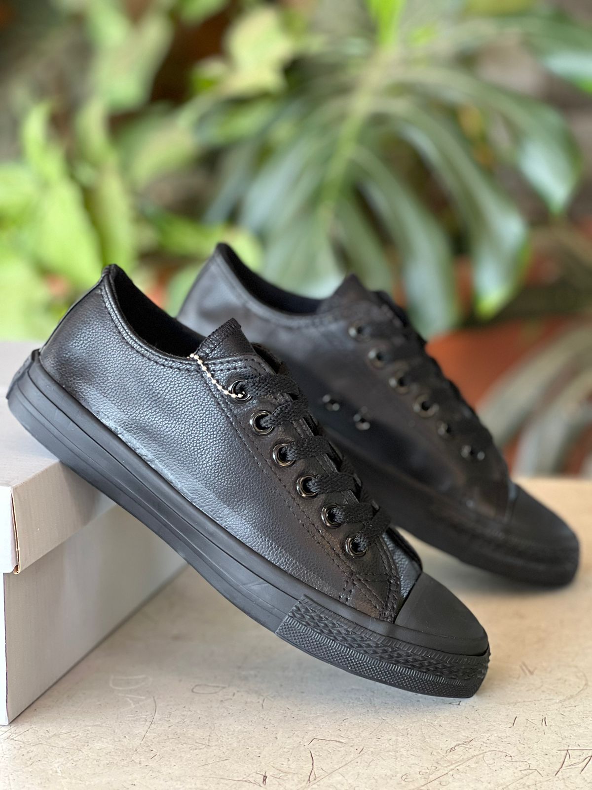 Converse all star low leather black mono leather best sale